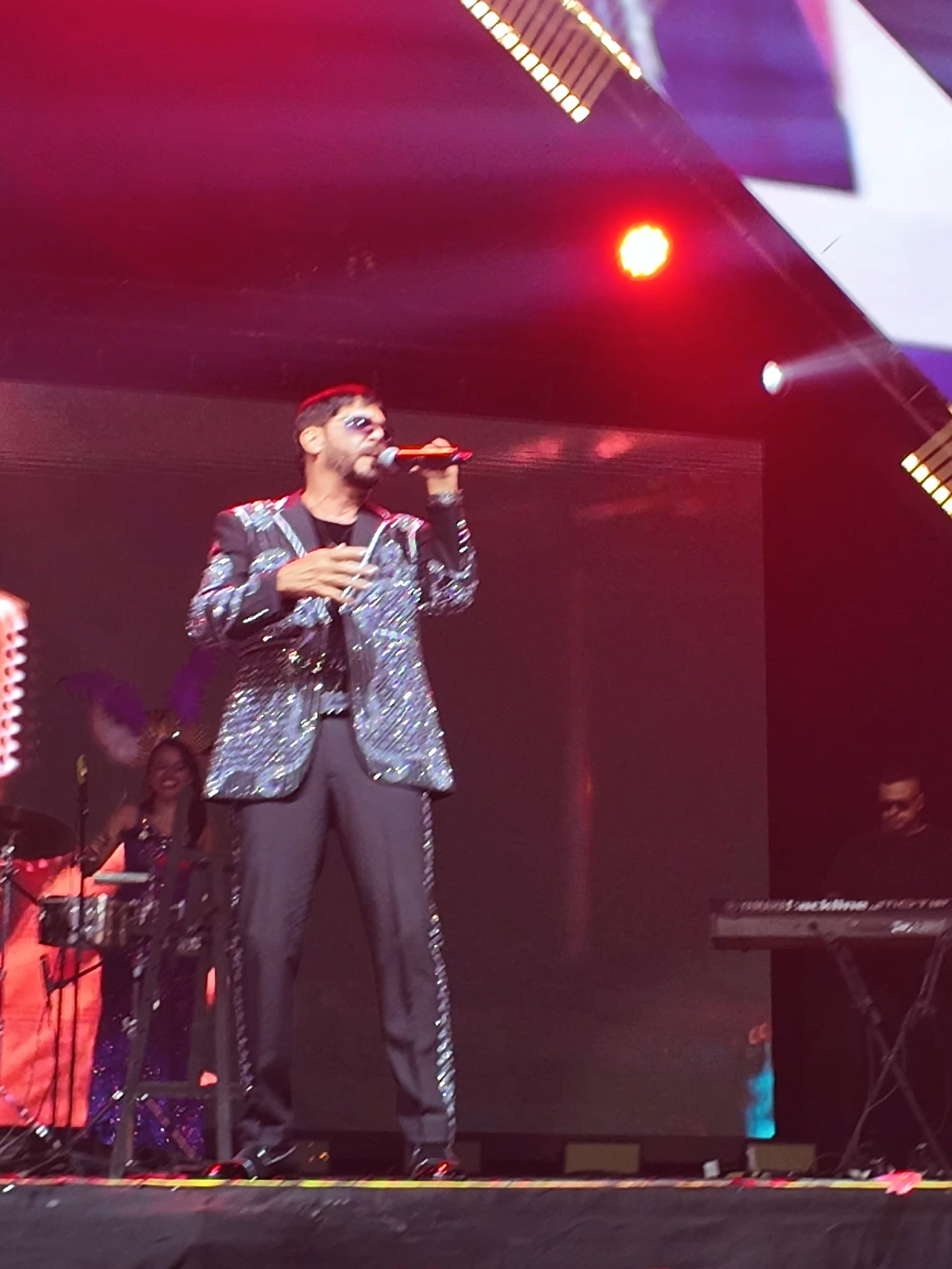 🎤 Así fue mi presentación en los Premios Ícono 2025 ✨ Gracias a cada uno de ustedes por estar presentes, por aplaudir, por cantar conmigo y por seguir acompañándome en este viaje musical. Seguimos celebrando mis 40 años de trayectoria, y esto apenas comienza... 🙌🔥 ¡La salsa sigue viva! 🎶 #WillyGonzález #PremiosIcono2025 #40AñosDeTrayectoria #SalsaRomántica #graciastotales