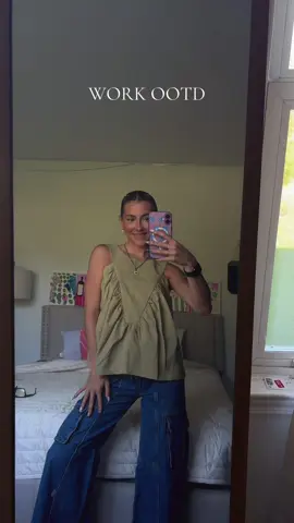 happy friday 🤗#FridayFit #OOTD #FitCheck #WeekendVibes #StyleInspo #OOTDTiktok #TrendyLooks #GRWM #TikTokFashion #WeekendFit #OOTD #OOTD 