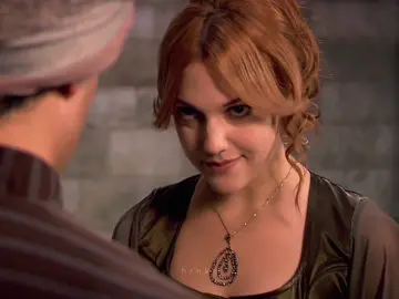 The first two seasons are about the innocent and joy-bringing Hürrem 🤍 To be honest, I understand Suleiman perfectly well. I would kiss her hands too #великолепныйвек #magnificentcentury #рекомендации #реки #fyp #хюрремсултан #hurremsultan #хюррем #hurrem #meryemuzerli #мерьемузерли 
