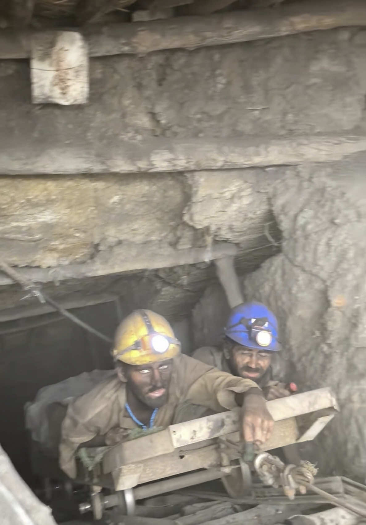 Have you ever seen mining like this? Blackdiamond mining finding the hidden treasure in earth #blackdiamond #diamondmining #Minecraft #mining #undergroundmining #treasurecave #hiddentreasure #digging #diamond #usa🇺🇸 