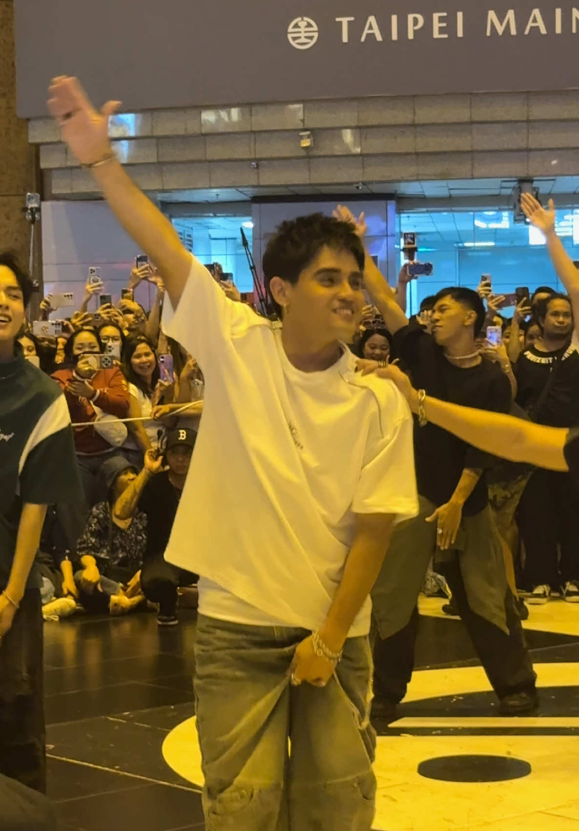 Title : PABLO 😍😍😍 di pa yan hataw.. see ya again on June 29 😍 #fypシ #fyp #sb19buskingintaiwan #fancam #pablosb19 #PABLO #atintaiwan🇹🇼 #pablonase🌭 #sb19 @PABLO 