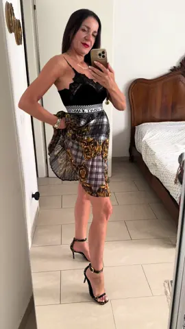 Versace 🪼 #perteeee #neiperteeeeeeeeeeeeeee #foruyou #versace #styleinspo #sandalo #legsfordays #fashiontiktok 