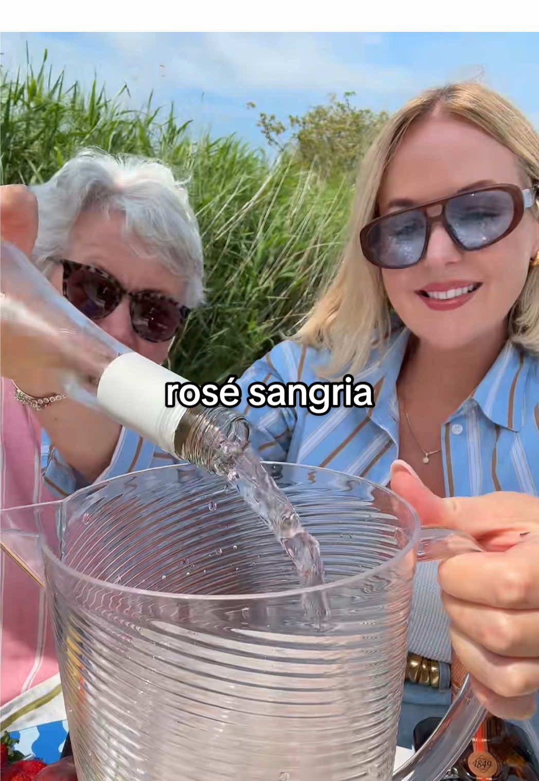Making cocktails in the wild… sorry about the sound of the boat engine 😅💗 #rosesangria #Norfolkbroads 