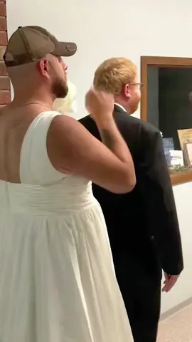 When your brother is pretending to be the bride at your wedding🤣#foryou #funny #prank #wedding #pal #brother #pretendtobe #tiktok #fypシ #fyp 