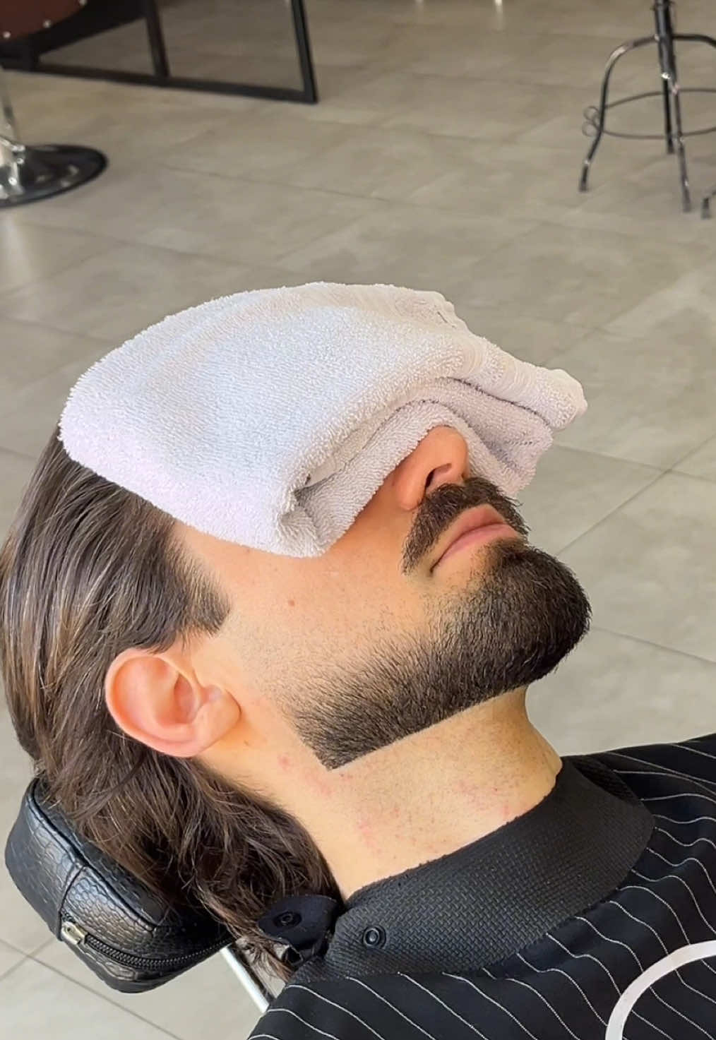 Vem comigo aprender fazer uma barba italiana! 🇮🇹  #barba #BarbaDeRespeito #barbados #barbearia #barber #barberia #italiana #barbaitaliana 