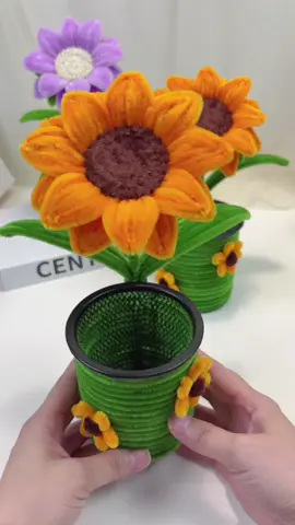 DIY teacher gift ideas pipe cleaner sunflowers pen holder #handmade #DIY #handmadegifts #handmadecraft #gift #flowers #craft #diyproject #diyfashion #diycraft #rose #foryou #tiktok #diystufftomake #handcraft #TikTokCrafts #bouquet #DIYCrafts #flowerlovers  #pipecleanerart #pipecleanerflowers #uktiktok 