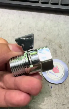 Van ngắt nước C1 siêu tiện lợi, không han gỉ, bền bỉ nhiều năm, làm từ đồng đúc nguyên khối và lớp mạ cao cấp siêu dày! #Winno #diennuocminhly #noithat #thietbivesinh #voinuoc #vanngatnuoc @diennuocminhly.com 