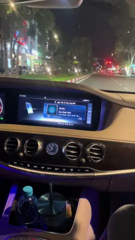 Vẫn là thích cái cảm giác ngồi trong xe vừa nghe nhạc vừa đi ngắm đường phố#phovedem #mecedesbenz #nhạcchill 