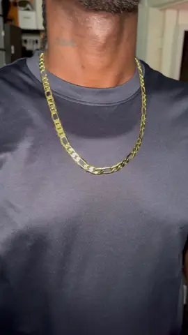In my gold era 🙌🏾 Cuban link necklace with the bracelet to match. Step your jewelry game up with these 🔥 new pieces. #un#unboxingr#tryone#jewelry