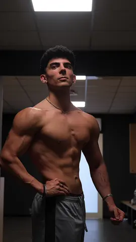Baci e abbracci a chi non credeva in me 😈  Ora siamo a 2 weeks out, la mia prima gara di bodybuilding da mens physique, iniziamo a scaldare i motori.  E Se vuoi sostenere la mia Prep 🙂‍↔️ 💊“LIGU10” SU PRZ  🏆10% + i miei omaggi 🎁 #dca #garabodybuilding #bodybuilding #gymtokitalia #prep #mensphysique #fitnessita #Fitness #GymTok 