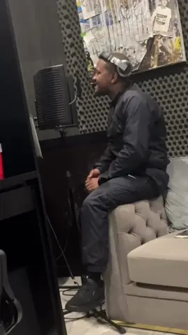 Studio sessions are so hilarious man 😂 .  #Amapiano #southafricatiktok #KabzaDeSmall #amapianoisalifestyle 