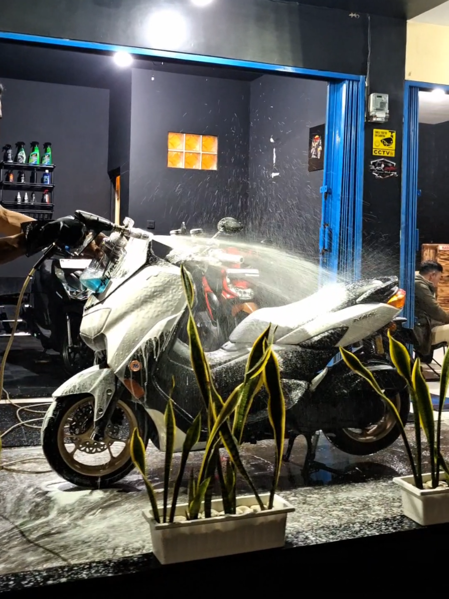 Pagi, siang, sore masih ada kesibukan? Jangan khawatir Blackerss.. kami ready di malam hari juga buat pelanggan Blackerss yg mau cuci atau perawatan motornya 🤩 🕘 Buka : 09:00 - 21:00 WIB 📍 Jl. Panca Bhakti No.65, Cigugur Tengah, Kota Cimahi. #wash #motowash #motowashpremium #premiumwash #detailing #detailingmotor #poles #cucimotor #cucimotorcimahi #cucimotorbandung #cucimotorpremium #steam #yamaha #nmax #nmax155 #nmaxnew #fyp #fypppppppppppppppppppppppppppppppppppppppppppppppppppppppppppppppppppp
