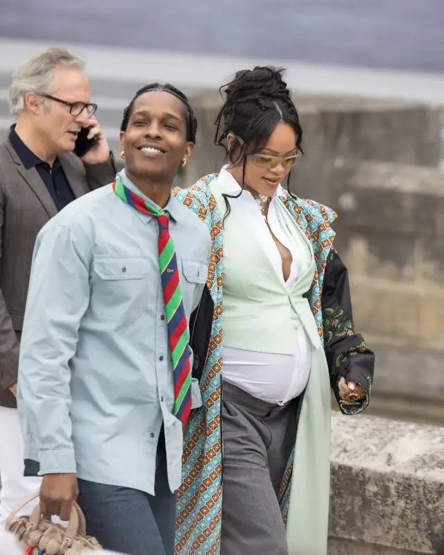 On Friday, Rihanna sat front row at the French fashion house’s Homme men’s spring 2026 show, coordinating with her beau, A$AP Rocky, in a bold, colorful suiting look. ❤️  📸: Getty