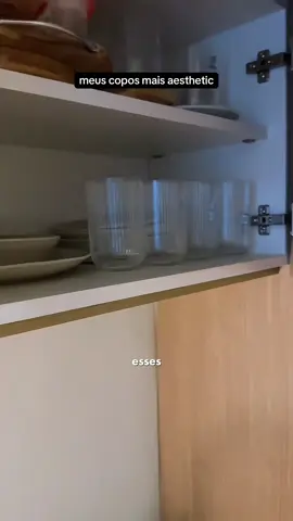 Última vez que postei esses copos eles viralizaram demais 🤧🤧🤧 sou muito fã do vidro canelado, parece que saiu direto do pinterest  #enxovaldecasa #jogodecopos #copodevidro #decoracao #dicasdecasa #utilidadesdomesticas 