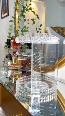 Last day of discount! 360° Rotating Makeup Stand now at half price.