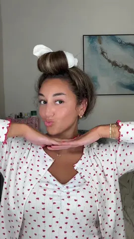 Can’t wait to see how these turn out!! Have such high hopes 😍 using the amazing @RedkenUKI Naked Gloss 😍 #hairhacks #hairtips #heatlesscurls #curls ib:@Andrea Mizzen 