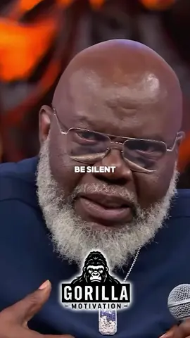 We train men to be silent… and then wonder why they disappear.” In this powerful clip, T.D. Jakes speaks the truth about what’s killing men — The silence. The pressure. The weight of holding it all in. We tell men not to cry, not to speak, not to feel… Then we’re shocked when they’re gone. Let men feel. Let men speak. Silence shouldn’t be their legacy. Credit: T.D. Jakes ⸻ #TDJ#TDJakesd#PodcastClipn#MensMentalHealthMatterse#BreakTheStigmat#LetMenSpeako#EmotionalSupporta#HealingForMena#RealTalkMomentn#MentalHealthAwarenessr#GorillaMotivationu#YouAreNotAloneo#StopSufferingInSilencer#StrongAndVulnerableralClip