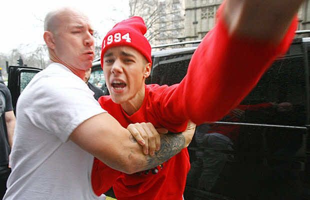Are they going too far? #paparazzi #justinbieberfan 
