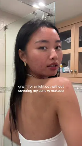meeting new people bare faced with acne is always a challenge but always makes my skin feel better the next day! plus im cute anyways without makeup still😊 #acne #acneproneskin #acnejourney #acnepositivity #grwm 