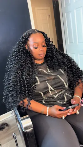 40 inch with wand curlssss yesss my gotdamn arms was screaming 😂😂😂 & she got a fill on her lashes the next day so NOT too much 😘 #atlhairstylists
