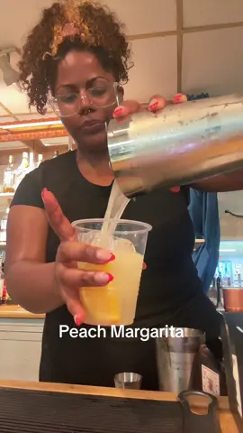 Peach Margarita #fypage #contentcreator #drinktok #bartender #drinks #margarita 