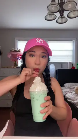 My fav flavor the coconut 🥥 w blue raspberry 💙✨✨✨ #redbull #redbulldrink #drinksathome 