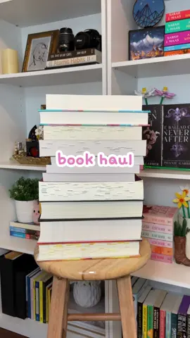 i may have gotten carried away with the book shopping, yet again 🤭 watch the in-depth book haul video over on my YouTube channel 🎥🎞️🎬: JESSICA MELGOZA (link in my profile) #bookhaul #bookhauls #tbrpile #romancebooks #fantasybooks #romantasybooks #booktokbooks #booktokrecs #bookcommunity 