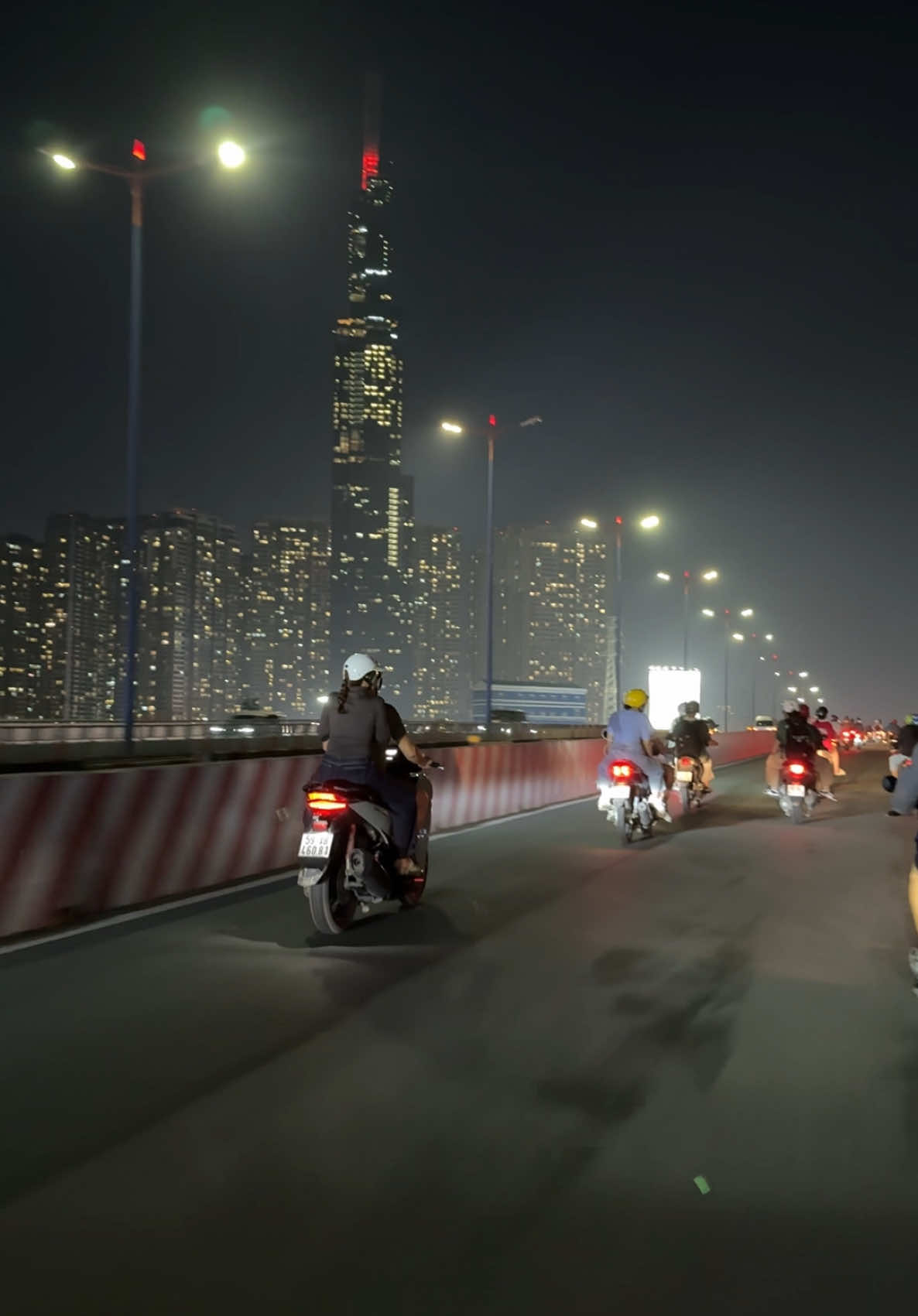Sài Gòn Với Bạn Có Còn Là Kỉ Niệm ? #saigon #landmark81 #causaigon #saigonvedem #reviewsaigon 