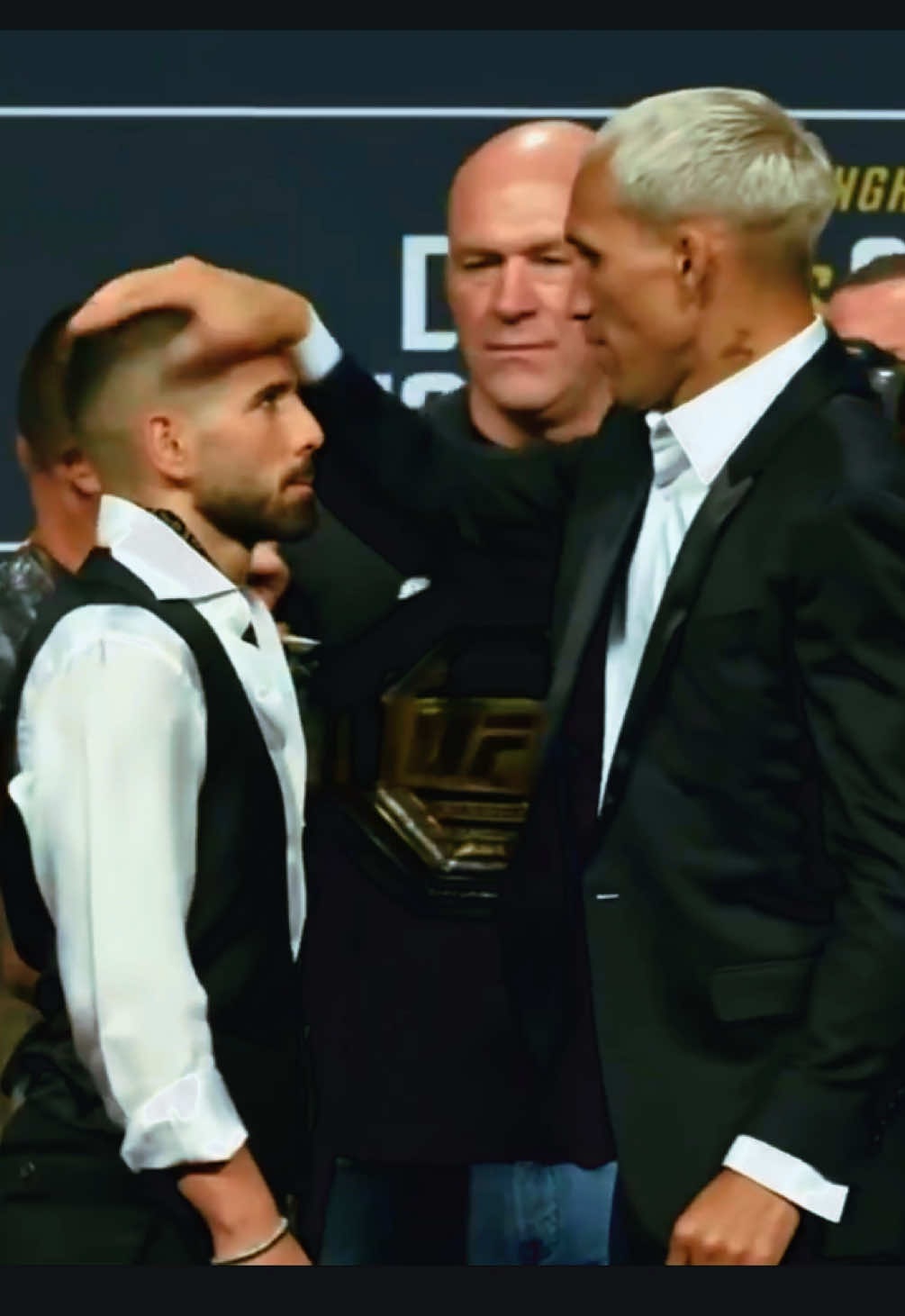 Charles put hands on him so easy 🤣  #UFC #mma #ufc314 #charles #oliveira #ilia #topuria #boxing #fighting #viral 