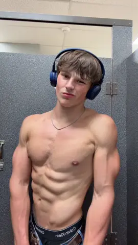 Post leg day pump🫣 #biceps #lean #bodybuilding #workout #blowthisup #fyp #pose 