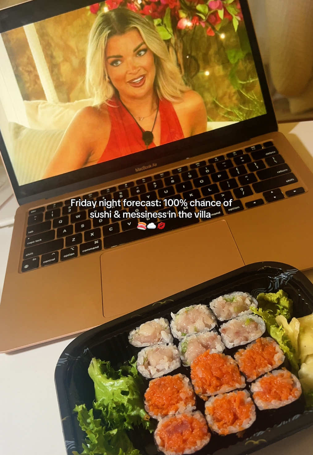 Friday night forecast: 100% chance of sushi & messiness in the villa 🍣☁️💋 #fridaynightsin #loveislanduk #LoveIsland 
