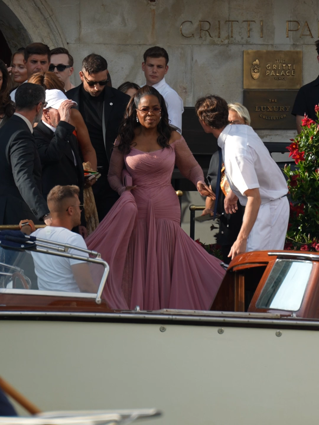 Oprah Winfrey is ready to hit Jeff Bezos and Lauren Sanchez wedding party in Venice on 27/06/2025 ##bezoswedding ##jeffbezos #fullsend #oprahwinfrey #oprah