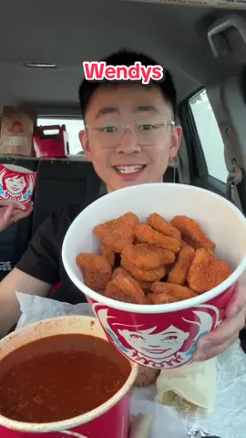 Trying @Wendy’s Chili and Nugget Bucket 🔥 #food #Foodie #foodreview #wendys #fastfood #mukbang #asmr #tastetest #burger #fyp #eating 