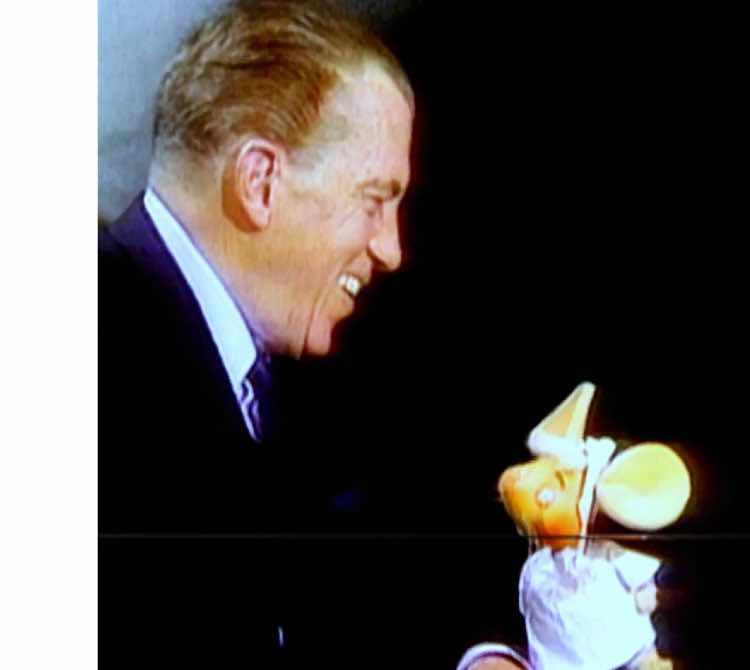 'Topo The Artist' on The Ed Sullivan Show | Topo Gigio
 #TopoGigio #EdSullivanShow #PuppetPerformance #ClassicTelevision #VintageEntertainment #ItalianPuppet #1960sTV #EdSullivan #IconicMoments #TVHistory #fyp
