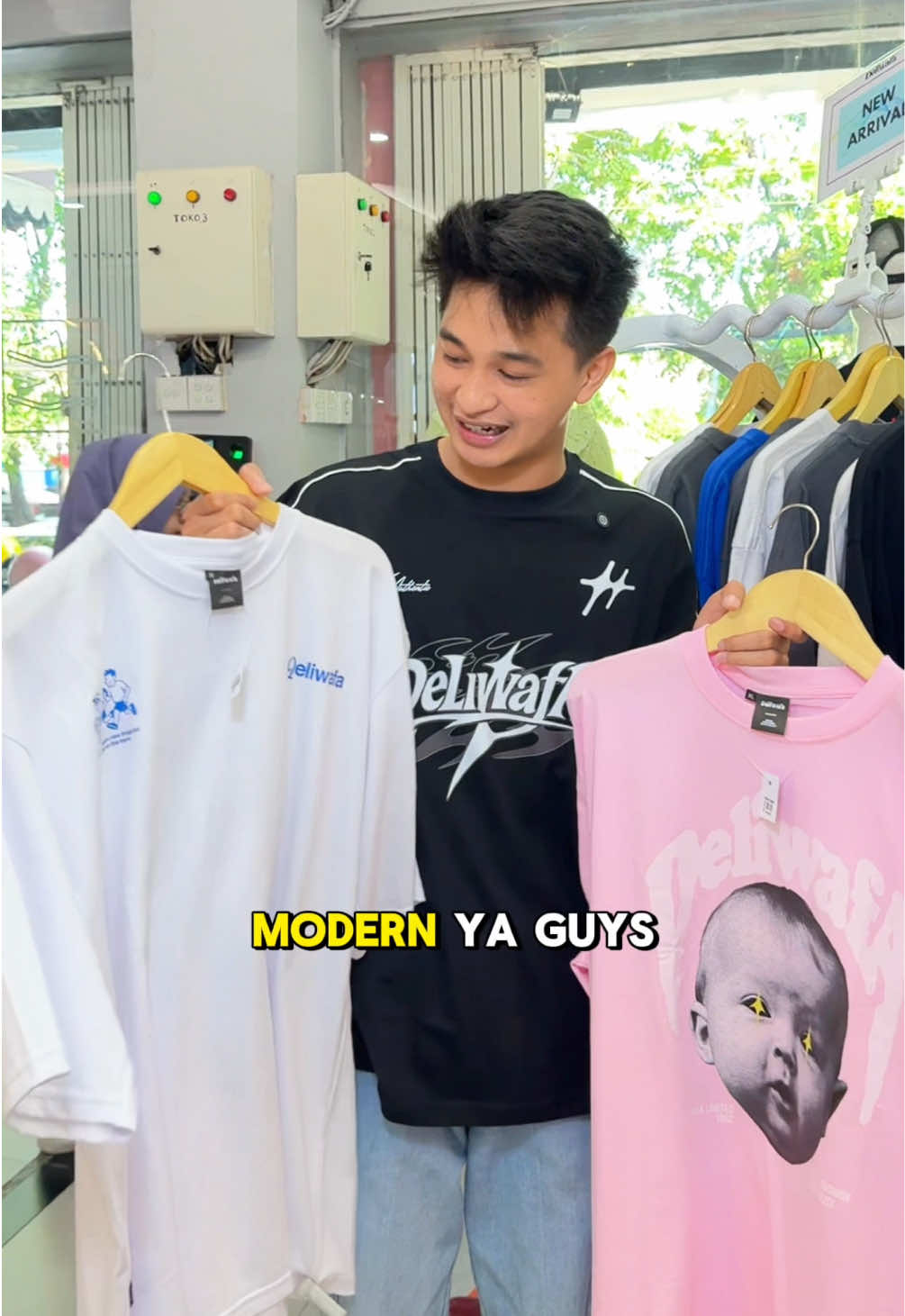Enaknya keluarin baju barunya kapan? Komen ya! #deliwafastore #onestopshopping #surgabelanja #viralfashion 
