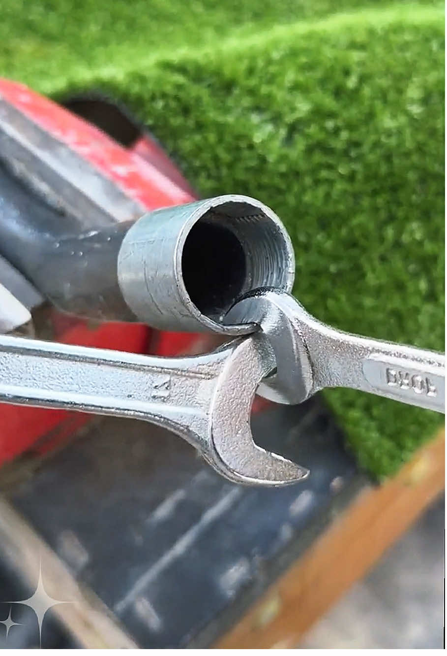 Don't have the right tools? Two small wrenches will do the trick!🤓#hardware #hardwaretools #tooltips #toolstoday #LifeHack #trick #useful #idea 