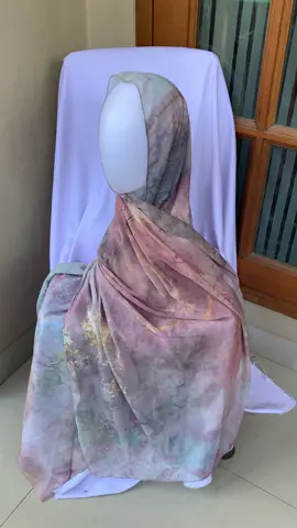 So cuteeeee😍👀 #pshminaprinted #ceruty #pashmina #pashminaceruty #pashminachiffon #trend 