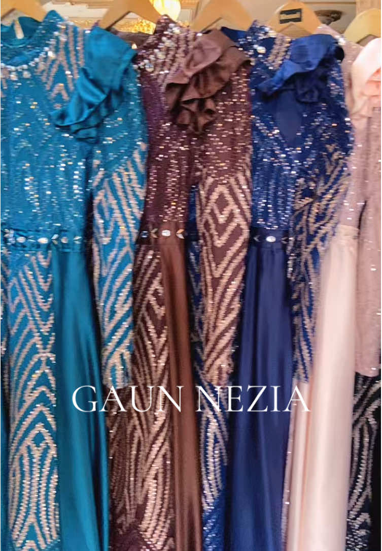 Gaun Nezia hari ini ready full warna #fyp #brukatdress #gaunmayung #bridesmaids #outfitkondangan 