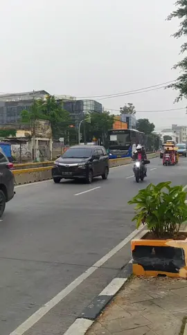 yang ditunggu sudah hadir 😁 #zhongtongbus #electricvehicle #laksana #damri #transjakarta #fyp #fypシ 