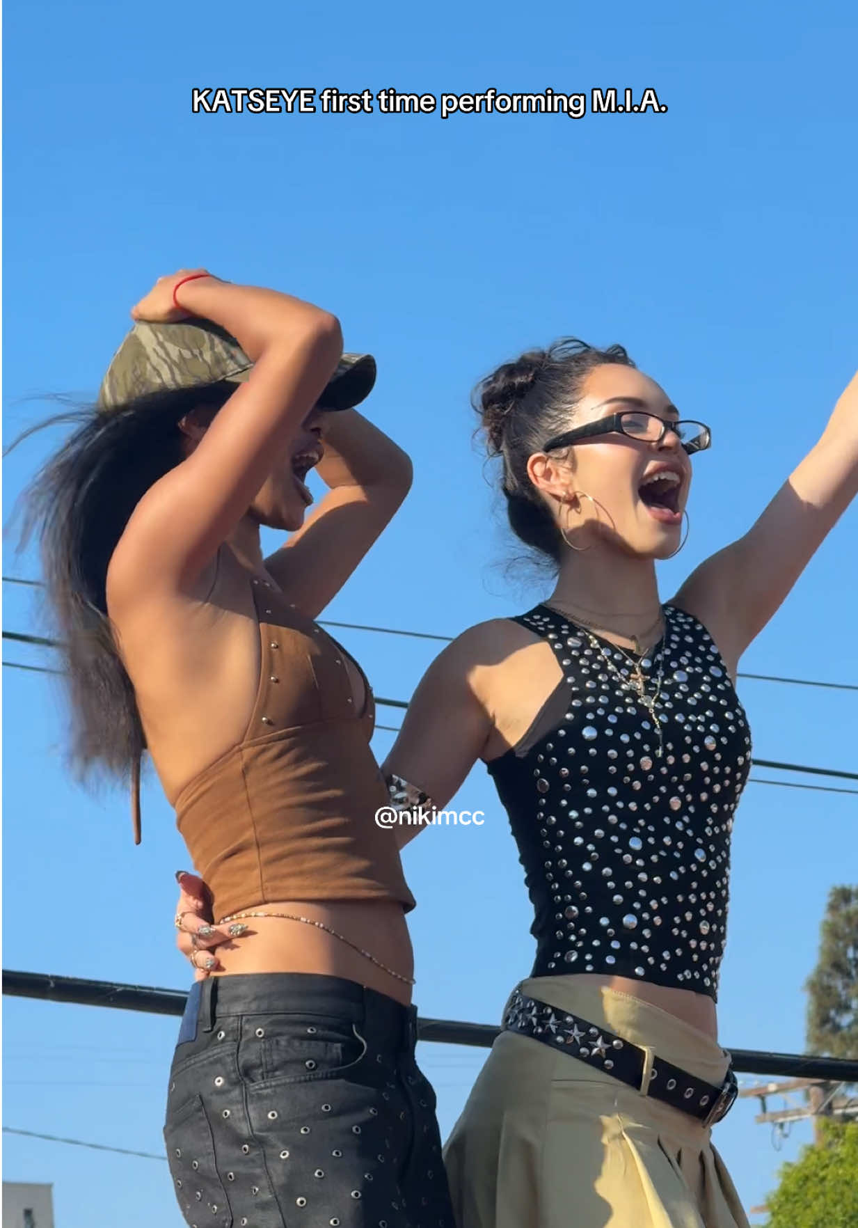 Katseye Beautiful Chaos tailgate in LA today ✨ @KATSEYE @Urban Outfitters #katseye #katseyebeautifulchaos #beautifulchaos #katseyemia #mia #katseye_daniela #katseye_lara #katseye_sophia #katseye_megan #katseye_yoonchae #katseye_manon #eyekons 