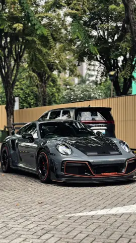 Porsche>>