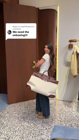 Replying to @stephflowerss it’s givin y’all. It is givin. #bottegaveneta #outfitinspo #travelbag 