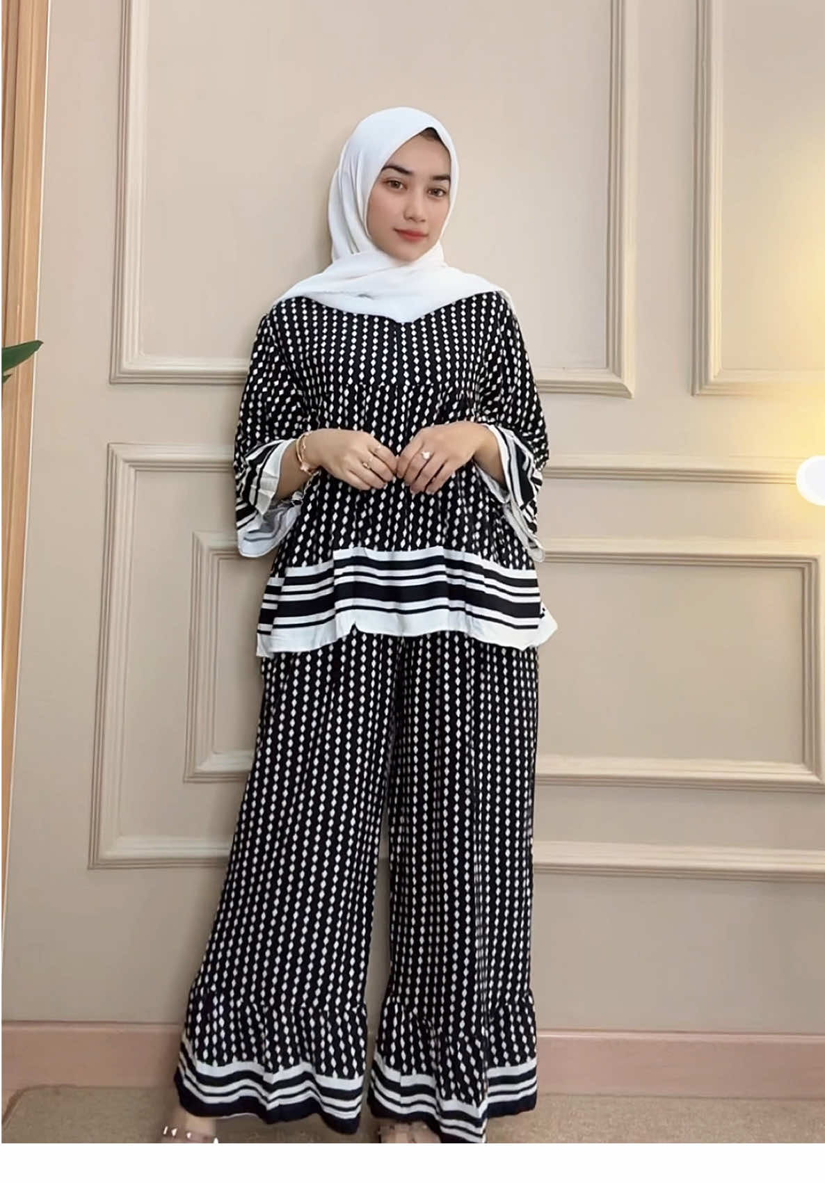 Gausah bingung lagi klo mau prgiii ,pke oneset gini satse bgttt 🥹🤏🏻  #ootdhijab #oneset #setelanwanita #outfitinspo 