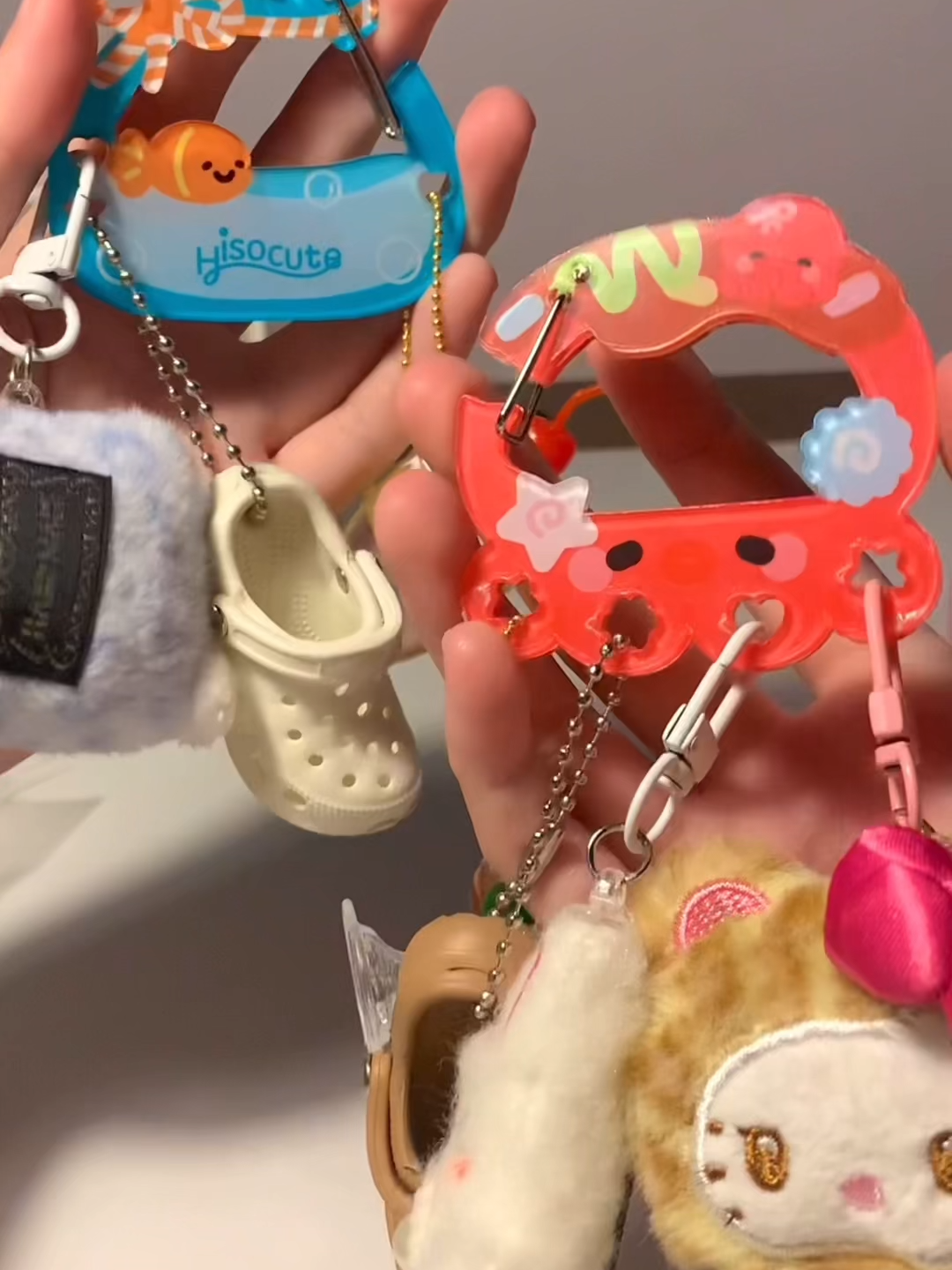 Cute carabiner to hang all of your keychains 😊❤️ #keychain #carabiner #karabiner #cutecarabiner #acryliccarabiner #karabinergantungan #keychains #cutekeychain #gantunganlucu