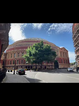 Last night at the Public Enemy show at the Royal Albert Hall Monie Love was a special guest and I got go rock with Dj Johnny Juice on her set. Live 3style hip hop ish. Epic 