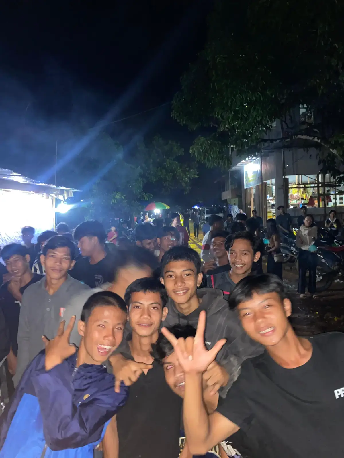 tetap asik walau banyak pembenci