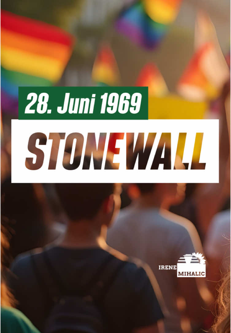 28. Juni 1969 begann der Stonewall-Aufstand in der New Yorker Christopher Street. Das war die Geburtsstunde der queeren Emanzipationsbewegung. Seitdem ist viel passiert.  Aber das heißt, dass die Uhr nicht zurückgedreht werden kann und darf. Wir sehen gerade an diesem Wochenende in Ungarn, wie hart eine autoritäre Regierung gegen Minderheiten vorgeht und wieviel Kraft nötig ist, um zumindest die eigene Sichtbarkeit zu erhalten.  Deswegen werden wir immer und überall Farbe bekennen. Auf der Straße, im Plenarsaal und in parlamentarischen Initiativen. #queer #queergrün #Pride #csd #csdberlin #bundestag #grüne #gay #trans #stonewall 