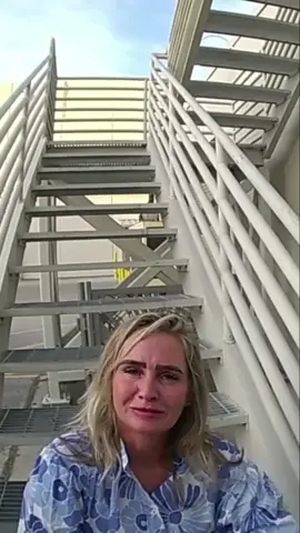 Woman claims she didn't SNEAK INTO park despite VIDEO EVIDENCE at Universal Studios #copsoftiktok #cops #fyp #usacops #copstv #copstvshow #police
