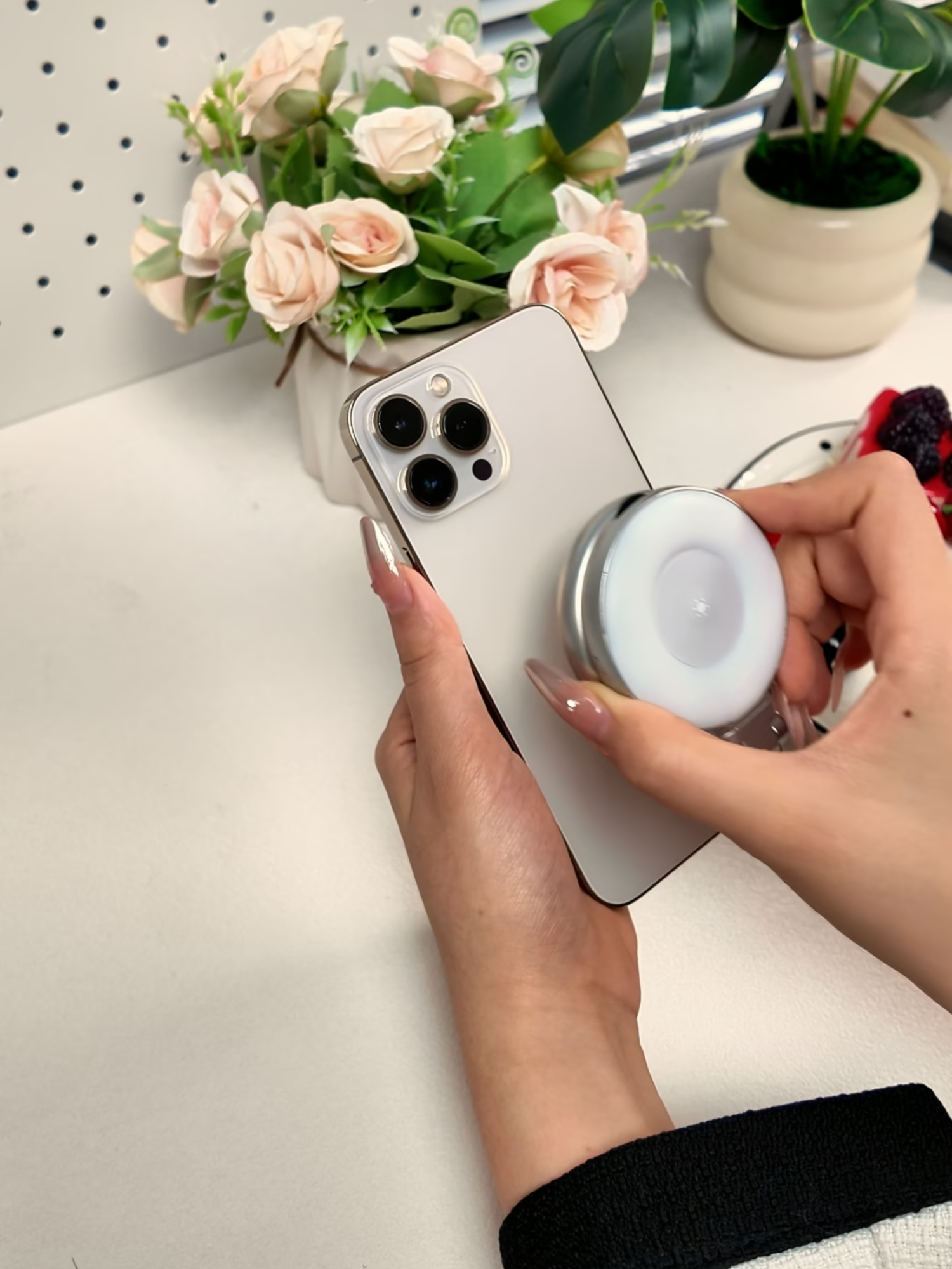 A compact magnetic fill light that folds up, features a built-in mirror for selfies, and even functions as a phone stand! #lighting #selfie #selfielight #ringlight #contentcreatortools #cameraaccessories #magneticlighting #tiktokshopfinds #flashsale #telesin #FathersDay #creator