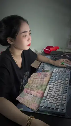 Hãy là chính mình đừng làm bản sao của ai cả … tự mình nổ lực cố gắng để mình tốt hơn ngày hôm qua 🥰Mmo 💸#kiemlaimoingay #vốn100k_200k #mmo #xuhuong #tycung 